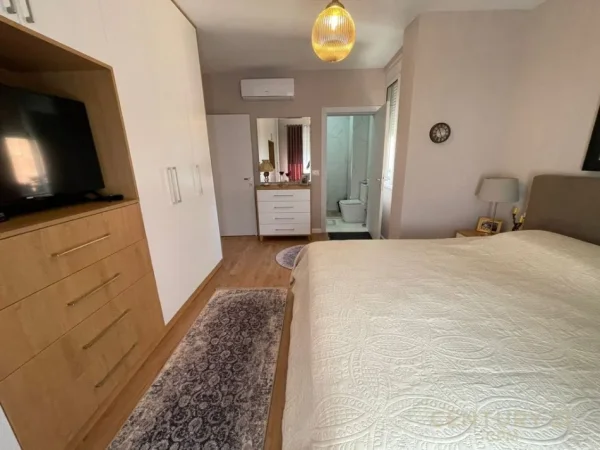 Tirane, shitet apartament 2+1 Kati 4, 97 m² 170.000 € (Kopshti Botanik)