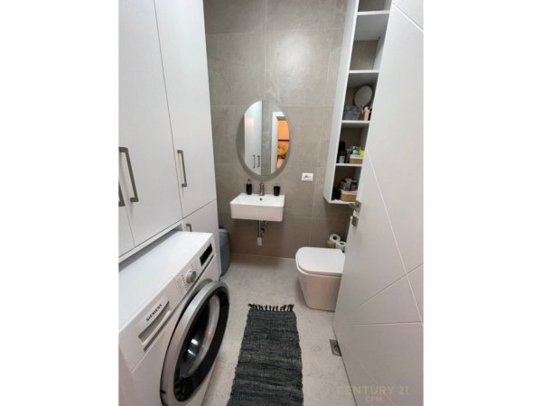 Tirane, shitet apartament 2+1 Kati 4, 97 m² 170.000 € (Kopshti Botanik)