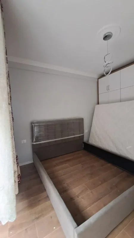 Tirane, jepet me qera apartament 1+1 Kati 3, 65 m² 599 € (ISH FUSHA AVIACIONIT)