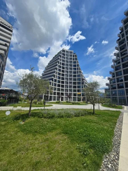 Tirane, shitet apartament 3+1 , 199 m² (lake view)