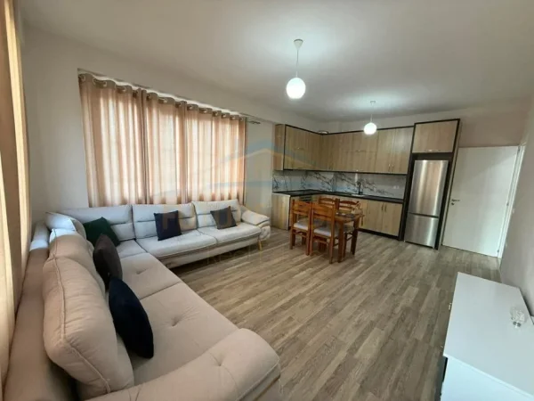 Tirane, jepet me qera apartament 2+1 Kati 5, 98 m² 570 € (UNAZA E RE)