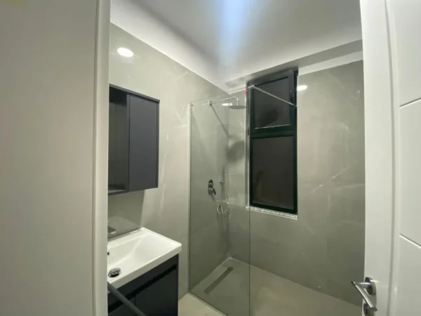 Tirane, jepet me qera apartament 1+1 Kati 7, 60 m² 550 € (21 dhjetori)