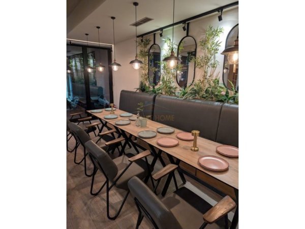 Tirane, shitet bar-kafe Kati 0, 176 m² (Prane Pallatit me Shigjeta)