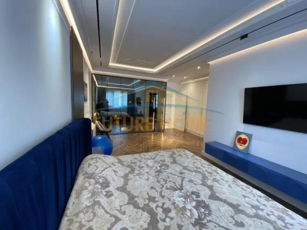Tirane, shitet apartament 4+1+Ballkon Kati 6, 257 m² 650.000 € (Rezidenca "EURO 3D", Tiranë.)