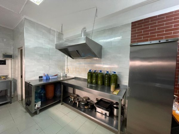 Tirane, jepet me qera ambjent biznesi Kati 0, 26 m² 450 € (KOMUNA E PARISIT)