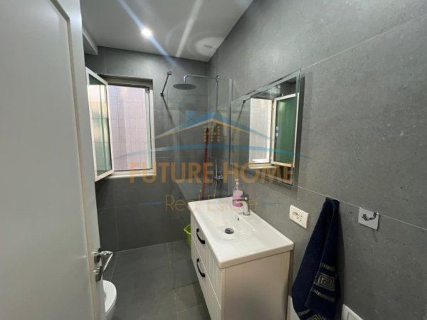 Tirane, jepet me qera apartament 1+1+Ballkon Kati 4, 50 m² 730 € (Rruga e Elbasanit)