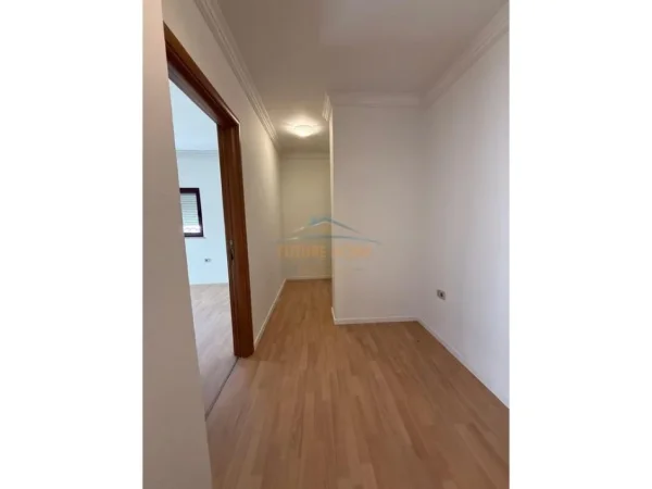 Tirane, shitet apartament 2+1 Kati 1, 105 m² 210.000 € (Rruga Ali Pashe Gucia, Tirane.)