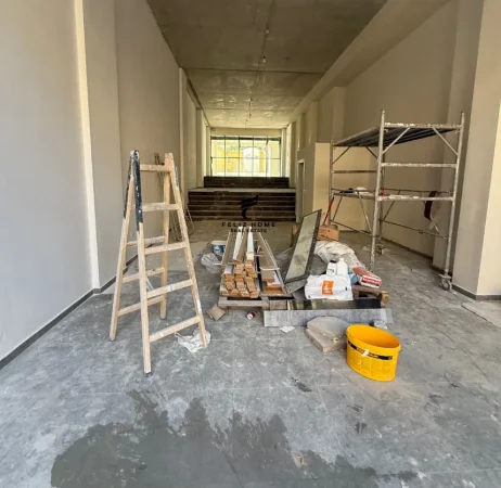 Tirane, jepet me qera dyqan Kati 0, 125 m² 3.500 € (RRUGA E BARRIKADAVE)