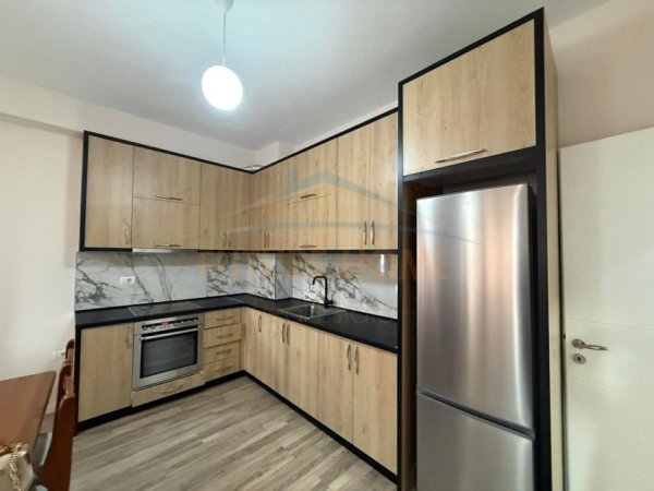 Tirane, jepet me qera apartament 2+1 Kati 5, 98 m² 570 € (ASTIR)