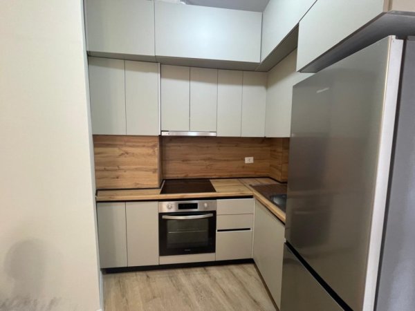 Tirane, jepet me qera apartament 1+1 Kati 8, 50 m² 600 € (Rruga Tefta Tashko)