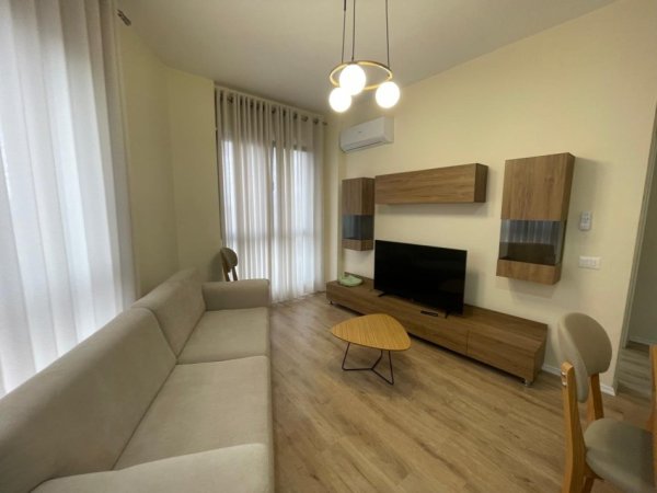 Tirane, jepet me qera apartament 1+1 Kati 8, 50 m² 600 € (Rruga Tefta Tashko)
