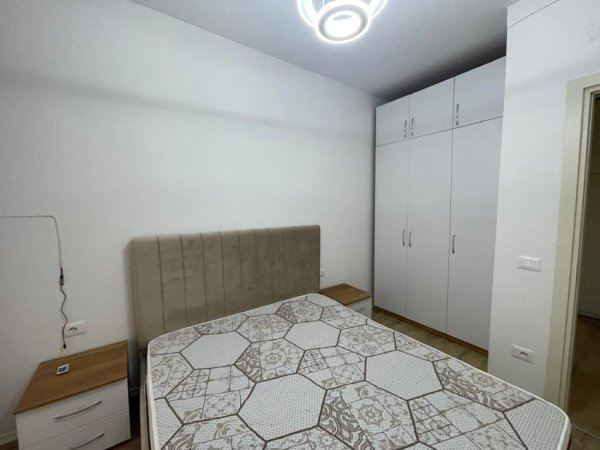 Tirane, jepet me qera apartament 1+1 Kati 8, 50 m² 600 € (Rruga Tefta Tashko)