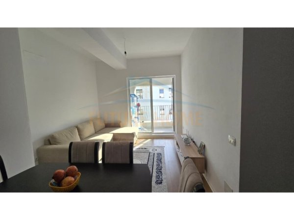 Tirane, jepet me qera apartament 1+1+Ballkon Kati 7, 86 m² 550 € (Kompleksi Kaimi,Ali Demi, Tirana.)