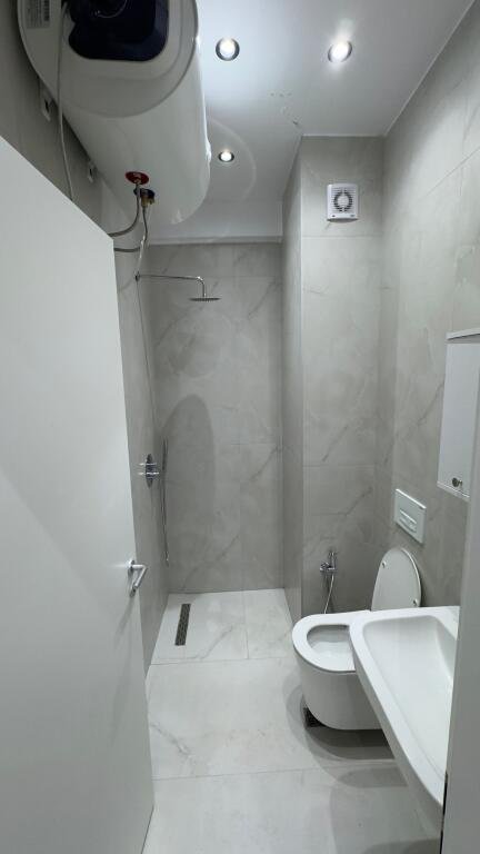 Tirane, jepet me qera apartament 1+1+Ballkon Kati 8, 50 m² 430 € (Rruga Pasho Hysa)