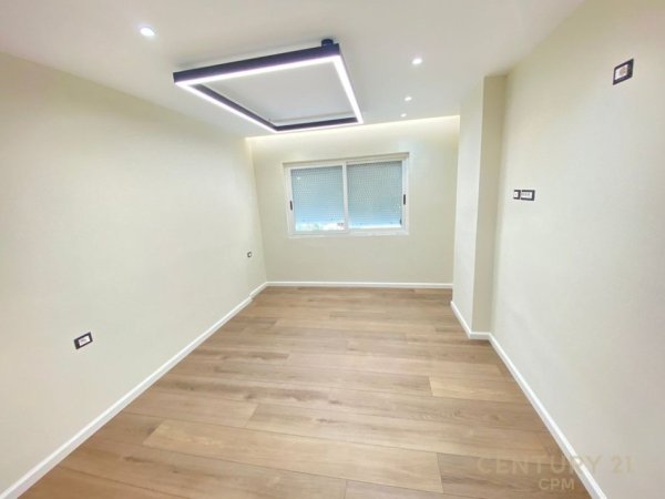 Tirane, shitet apartament 1+1 Kati 5, 62 m² (Komuna e Parisit)