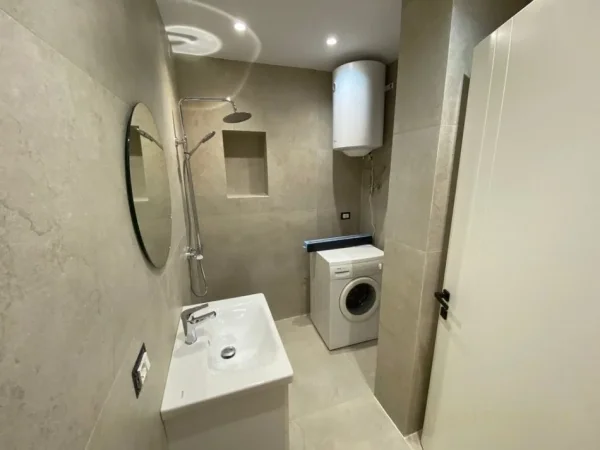 Tirane, shitet apartament 1+1 Kati 5, 62 m² (Komuna e Parisit)