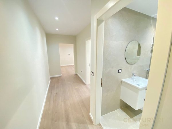 Tirane, shitet apartament 1+1 Kati 5, 62 m² (Komuna e Parisit)