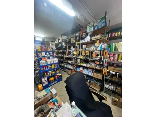 Tirane, jepet me qera ambjent biznesi Kati 0, 110 m² 1.000 € (Kodra e Diellit)