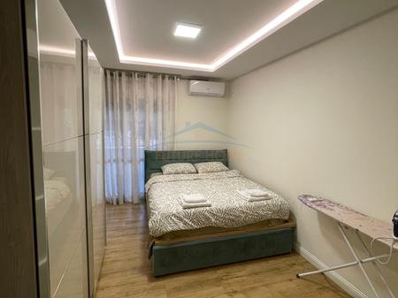 Tirane, jepet me qera apartament 2+1+Ballkon Kati 6, 85 m² 1.000 € (Sami Frasheri , Bllok)