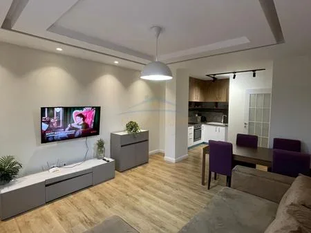 Tirane, jepet me qera apartament 2+1+Ballkon Kati 6, 85 m² 1.000 € (Sami Frasheri , Bllok)