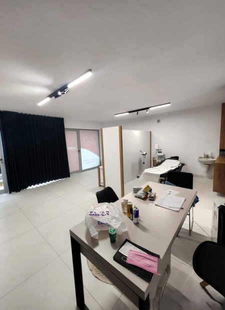 Tirane, shitet dyqan Kati 0, 48 m² 100.000 € (fresku)