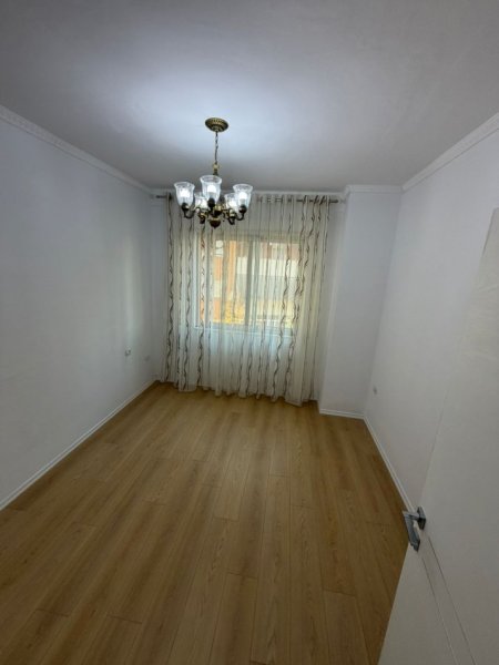 Tirane, shitet apartament 2+1+Ballkon Kati 3, 75 m² 112.000 € (112000)