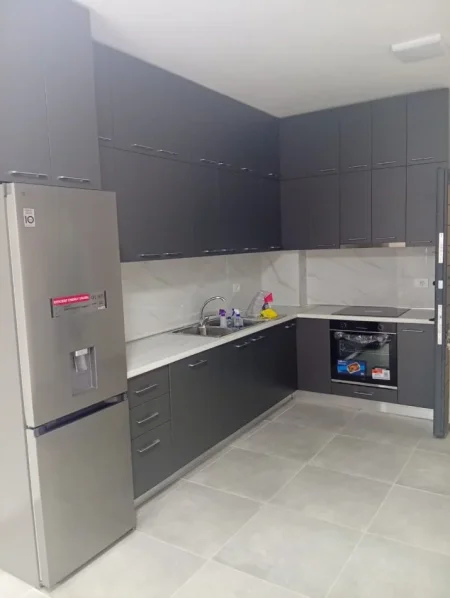 Jepet me Qera Apartament 1+1 ne 5 Maji, pas Concordit,   400 €URO