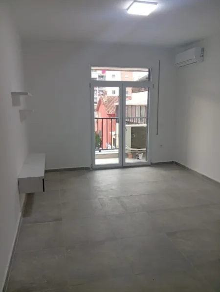 Jepet me Qera Apartament 1+1 ne 5 Maji, pas Concordit,   400 €URO