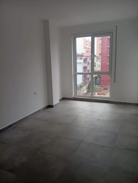 Jepet me Qera Apartament 1+1 ne 5 Maji, pas Concordit,   400 €URO