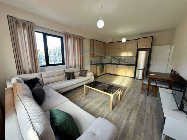 Tirane, jepet me qera apartament 2+1 Kati 5, 98 m² 570 € 