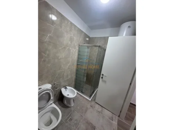 Tirane, jepet me qera apartament 2+1 Kati 2, 94 m² 520 € (Rruga 5 maj)
