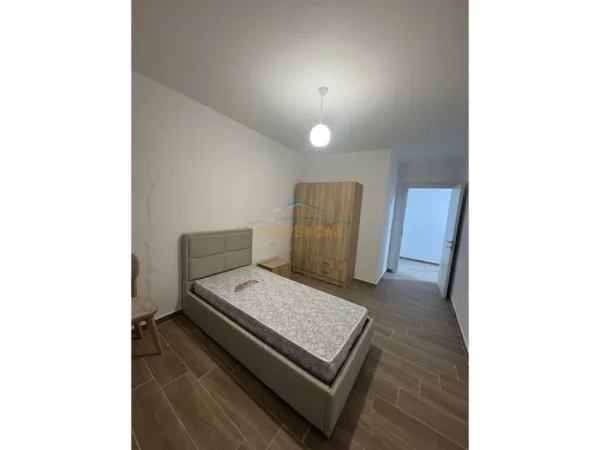 Tirane, jepet me qera apartament 2+1 Kati 2, 94 m² 520 € (Rruga 5 maj)