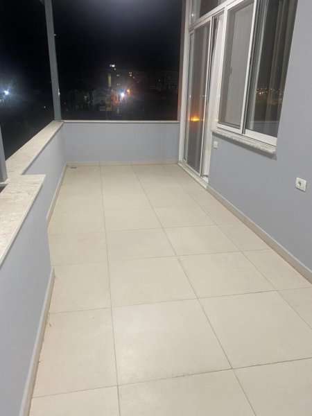 Tirane, jepet me qera apartament 1+1+Ballkon Kati 2, 60 m² 400 € (LAPRAKE)