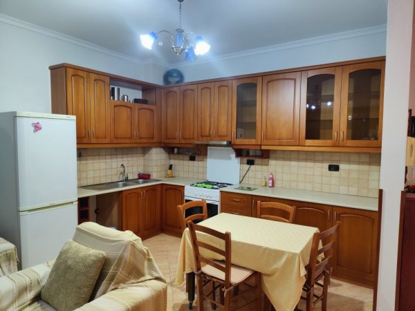 Vlore, shitet apartament 2+1+Ballkon Kati 2, 73 m² 105.000 € (Prane shkolles Halim Xhelo)
