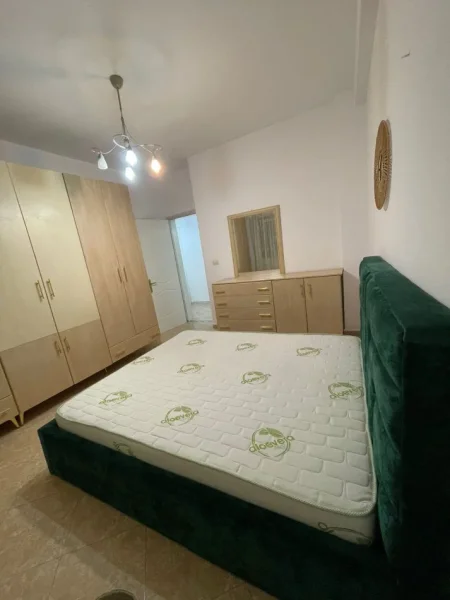 Tirane, jepet me qera apartament 2+1+Ballkon Kati 4, 102 m² 750 € (KOMUNA E PARISIT)