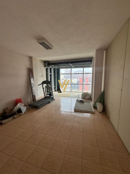 Tirane, jepet me qera zyre Kati 1, 277 m² 1.600 € (KINOSTUDIO)
