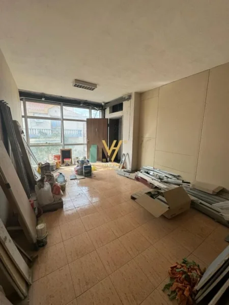 Tirane, jepet me qera zyre Kati 1, 277 m² 1.600 € (KINOSTUDIO)
