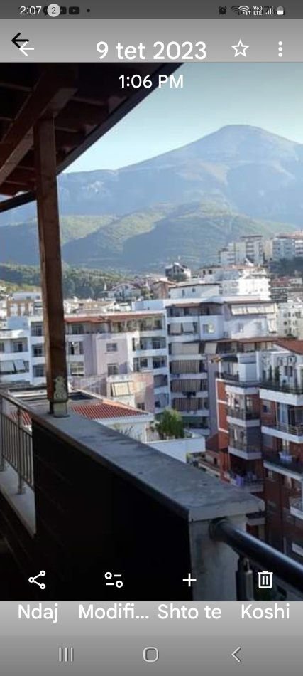 Tirane, jepet me qera apartament 2+1+Ballkon Kati 4, 100 m² 350 € (FRESKU)