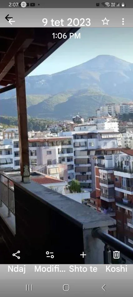 Tirane, jepet me qera apartament 2+1+Ballkon Kati 4, 100 m² 350 € (FRESKU)
