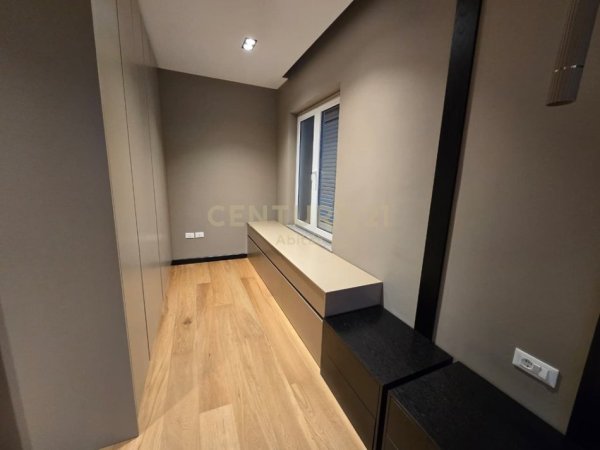 Tirane, shitet apartament 2+1 Kati 4, 114 m² 425.000 € (Komuna e Parisit)