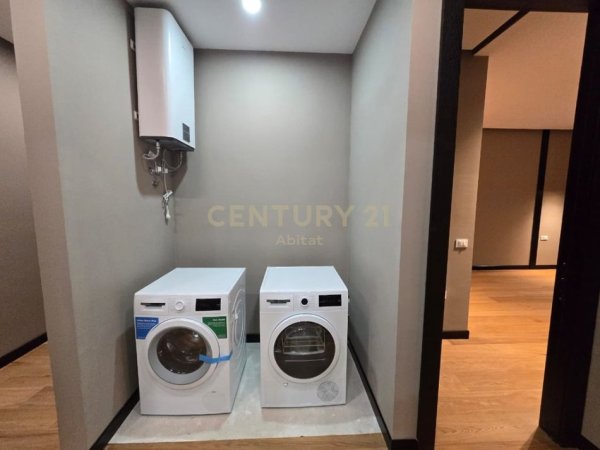 Tirane, shitet apartament 2+1 Kati 4, 114 m² 425.000 € (Komuna e Parisit)