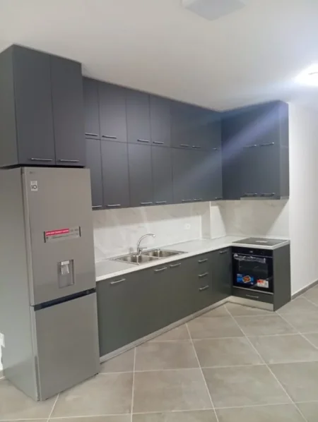 Jepet me Qera Apartament 1+1 ne 5 Maji , pas Concordit,     400 €URO