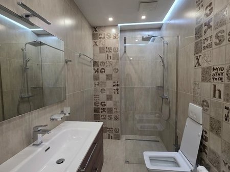 Tirane, jepet me qera 1+1+Ballkon Kati 8, 68 m² 601 € (Ish Parku, Ndre Mjeda)