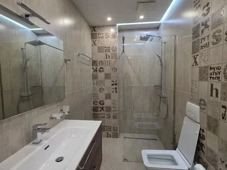 Tirane, jepet me qera 1+1+Ballkon Kati 8, 68 m² 601 € (Ish Parku, Ndre Mjeda)