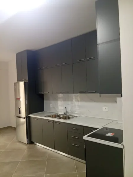 Jepet me Qera Apartament 1+1 ne 5 Maji , pas Concordit,     400 €URO