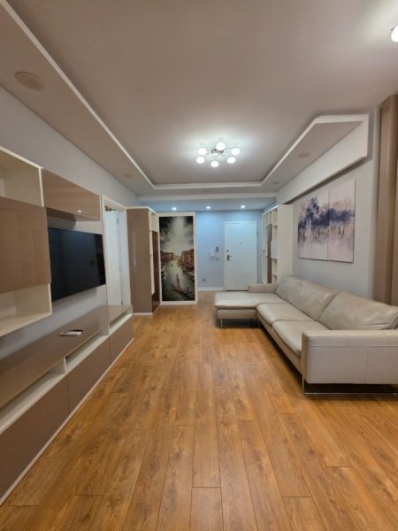 JEPET ME QERA APARTAMENT 1+1 , TEK ISH PARKU, RRUGA NDRE MJEDA