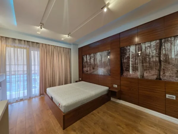 JEPET ME QERA APARTAMENT 1+1 , TEK ISH PARKU, RRUGA NDRE MJEDA