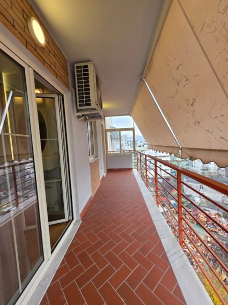 JEPET ME QERA APARTAMENT 1+1 , TEK ISH PARKU, RRUGA NDRE MJEDA