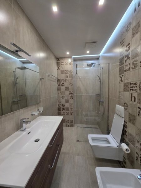 JEPET ME QERA APARTAMENT 1+1 , TEK ISH PARKU, RRUGA NDRE MJEDA