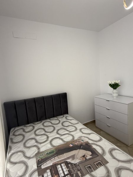 Tirane, jepet me qera apartament 2+1 Kati 4, 90 m² 850 € (Rruga Barrikadave, Tirane.)